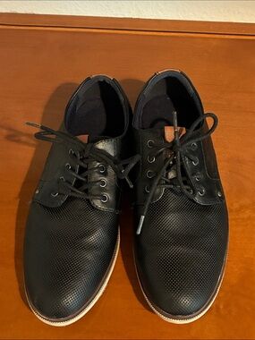 Men's Black Perforated Lace-Up Oxfords